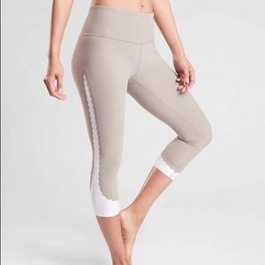 Athleta Scallop Elation Capri Leggings